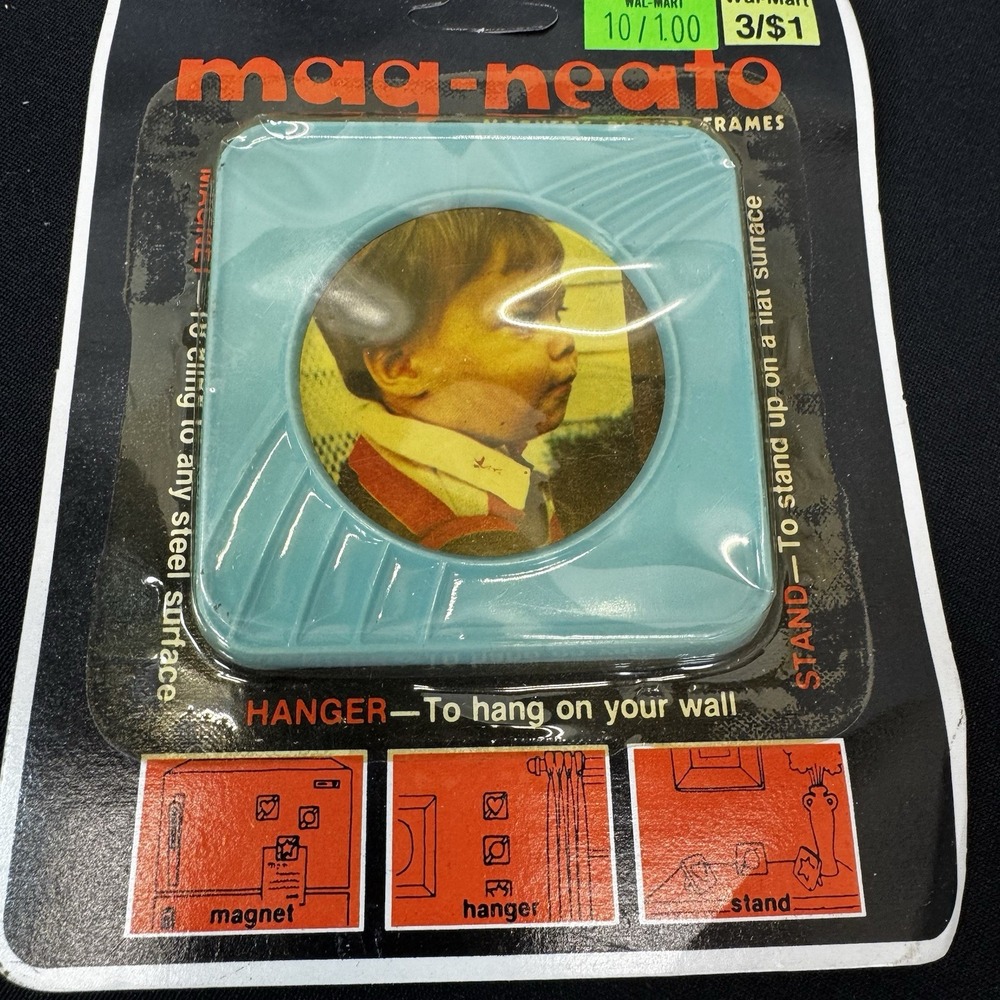 VTG 70s Mag-Neato 3-Way MAGNETIC PICTURE FRAME Plastic Heart Rainbow Design NIP‎